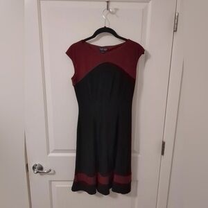 Lauren Ralph Lauren dress size 6 black and Maroon Color block Midi Sophisticated